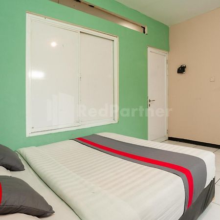 J&B Rooms Pramuka Jakarta Mitra Reddoorz Екстериор снимка