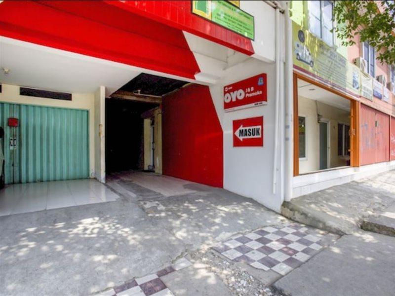J&B Rooms Pramuka Jakarta Mitra Reddoorz Екстериор снимка