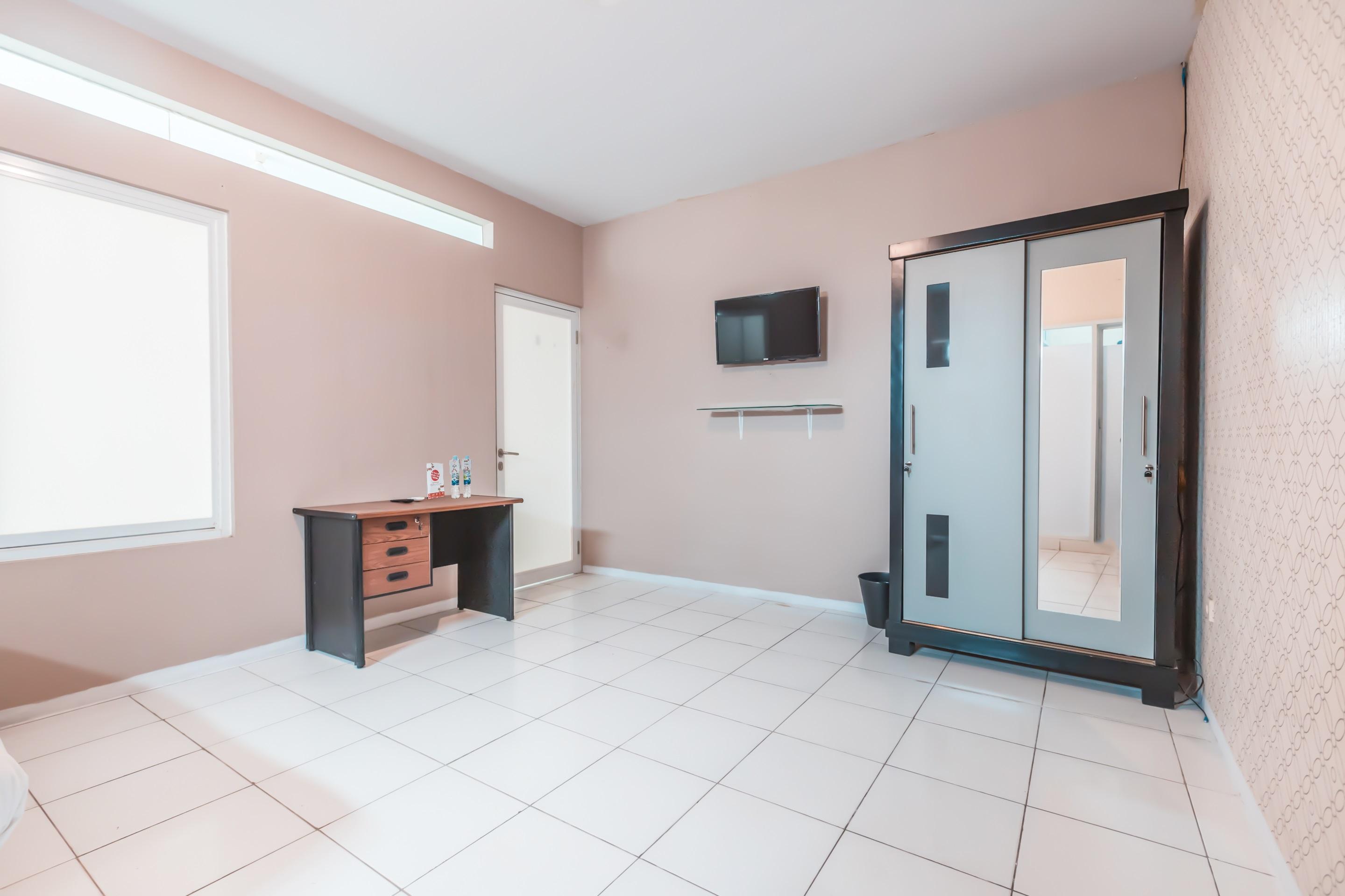 J&B Rooms Pramuka Jakarta Mitra Reddoorz Екстериор снимка