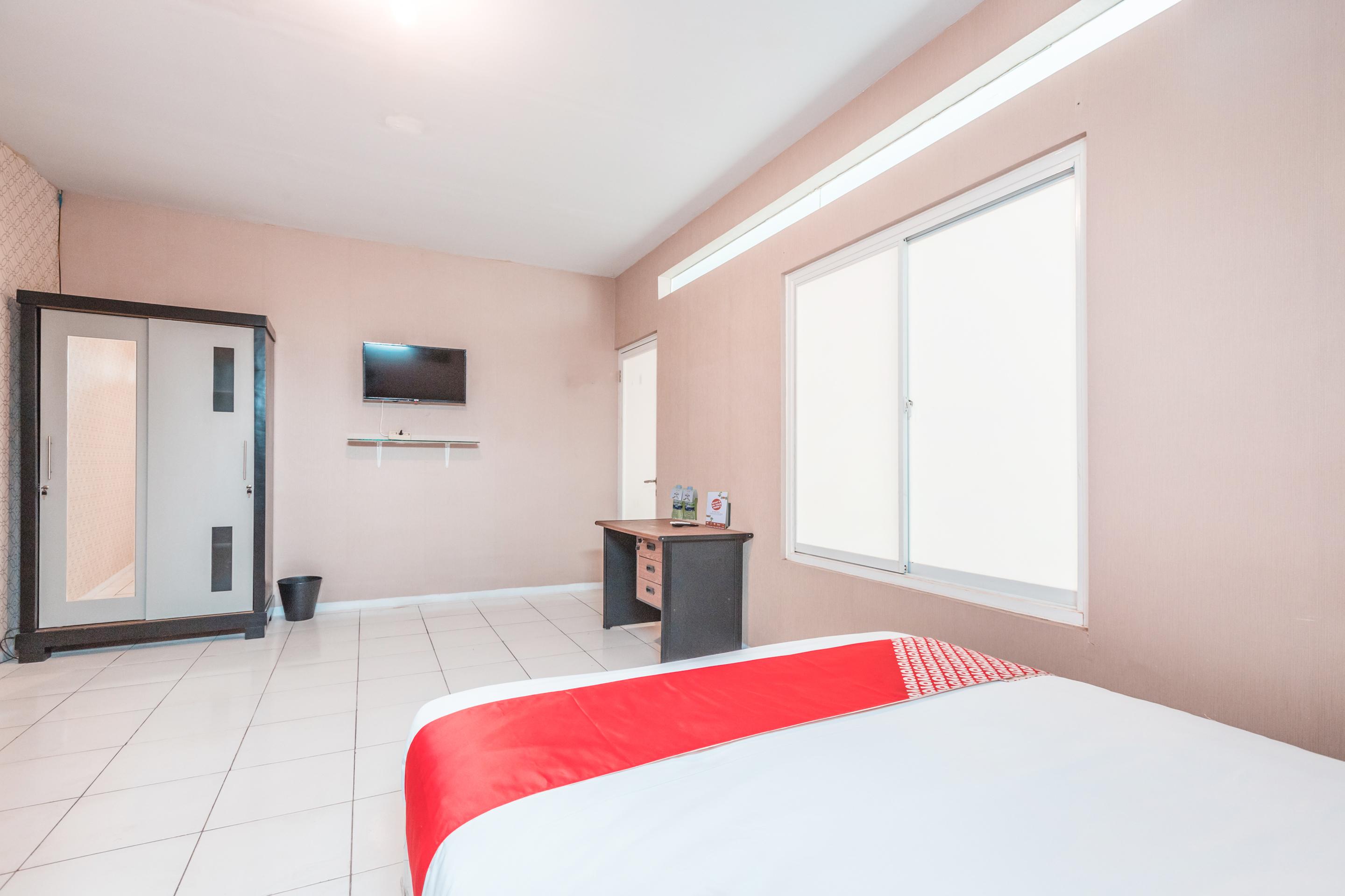 J&B Rooms Pramuka Jakarta Mitra Reddoorz Екстериор снимка