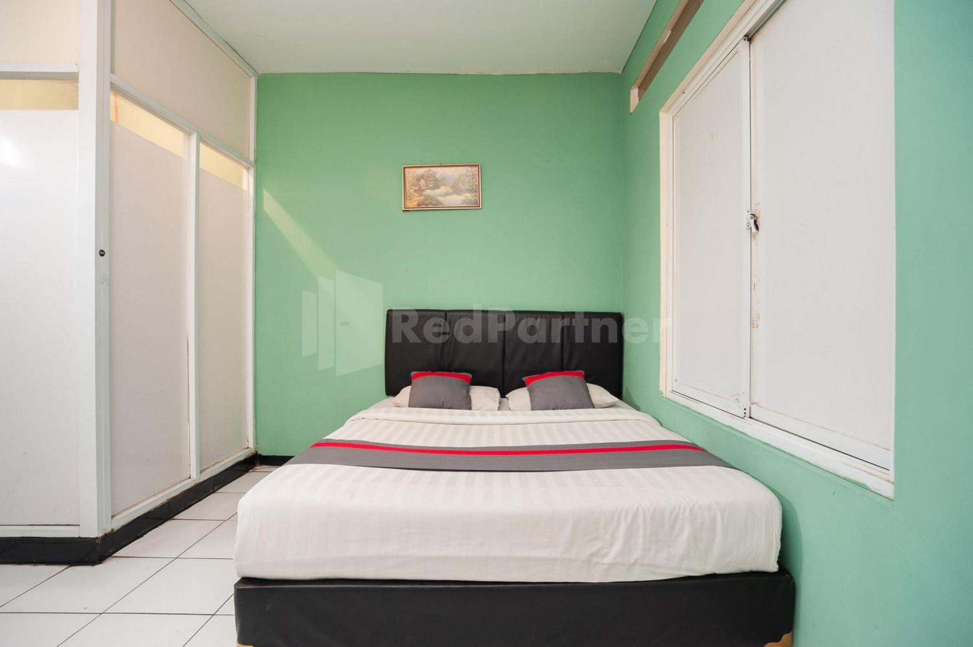 J&B Rooms Pramuka Jakarta Mitra Reddoorz Екстериор снимка