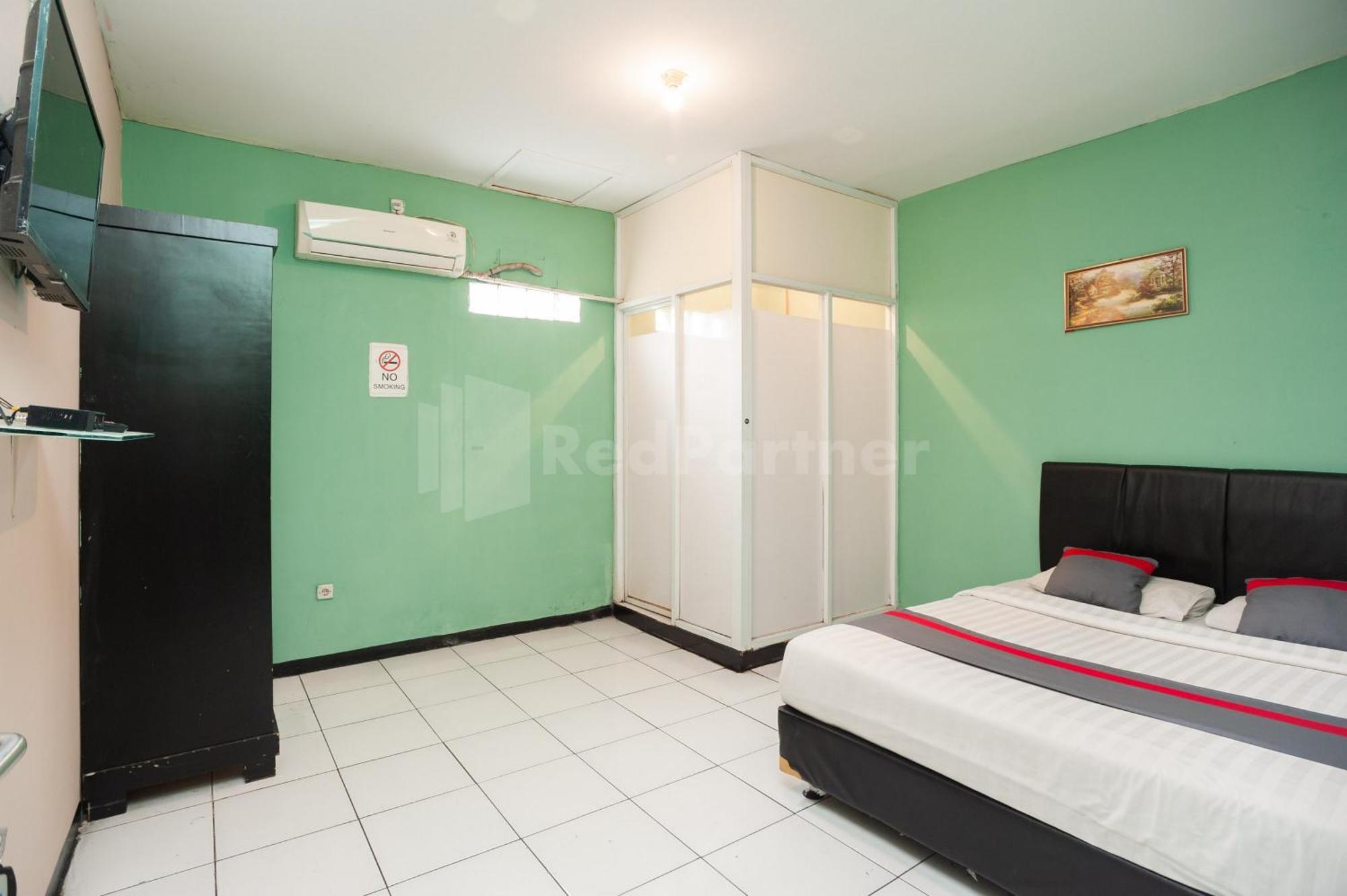 J&B Rooms Pramuka Jakarta Mitra Reddoorz Екстериор снимка